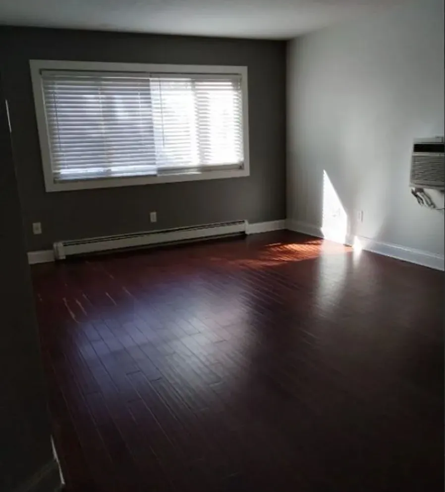Building Photo - 729 E 16th St