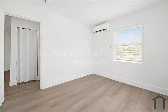 1245 NW 60th St #4 — Photo 17