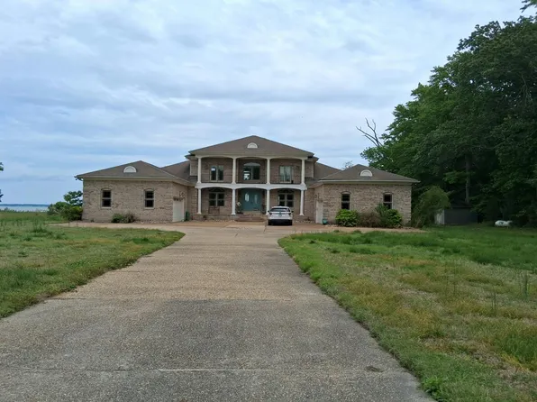 21479 Kings Ln, Carrollton, VA 23314