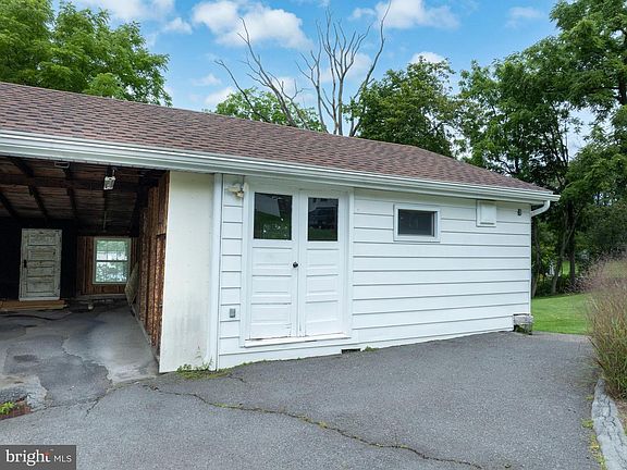 5th image of 746 Henszey St