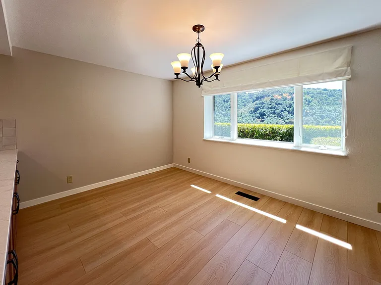 2286 Hastings Dr — Photo 10