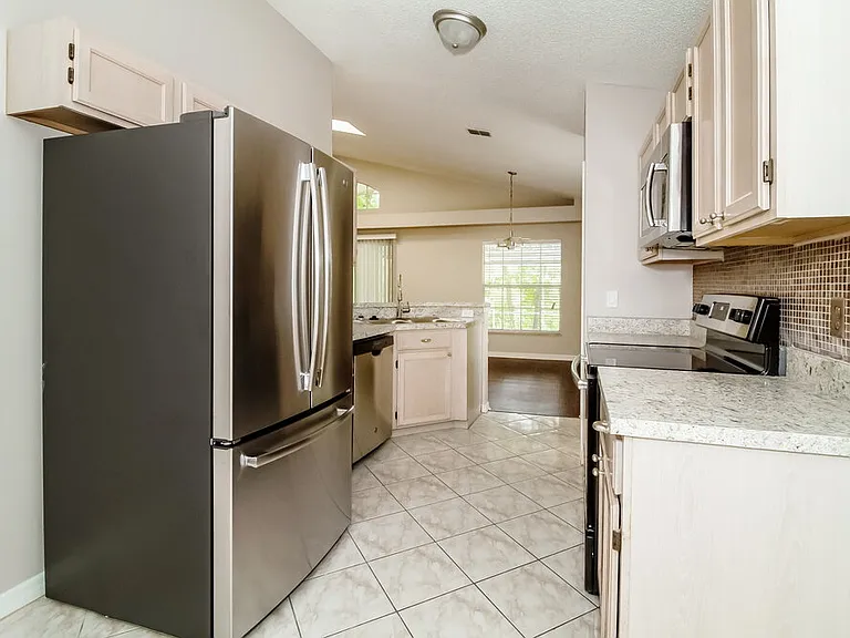 996 Maple Ct — Photo 7