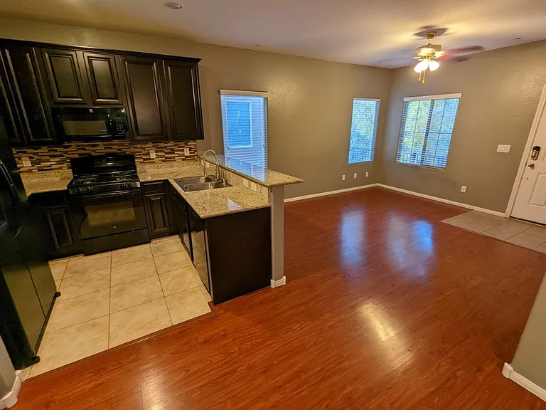 7760 Floral Fabric Ct — Photo 7