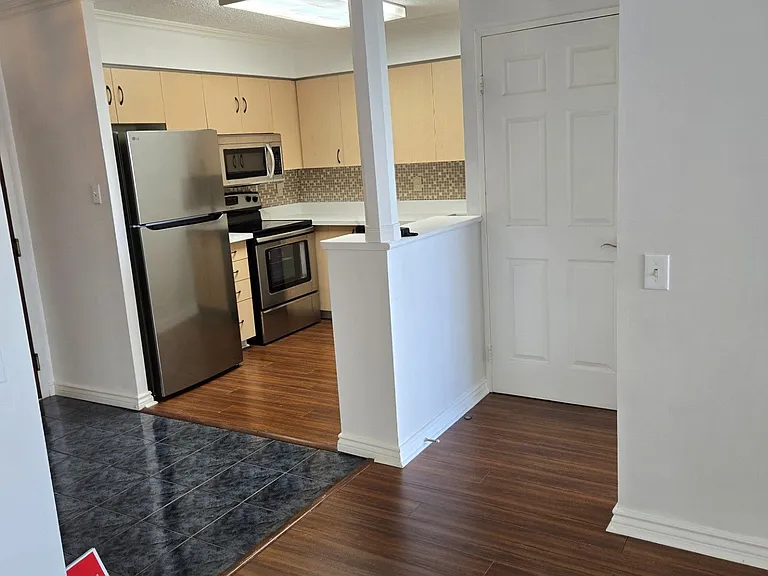 Townsgate Dr — Photo 4