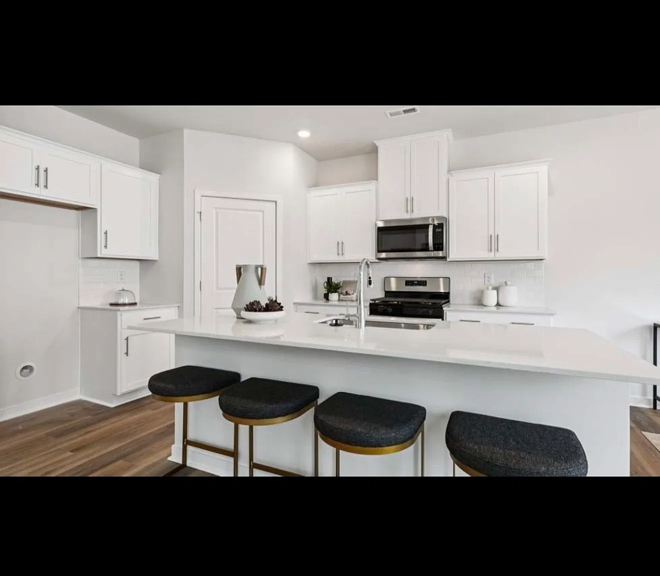 3 bed, 2.5 bath, 1749 sqft, $2,000 — Photo 4