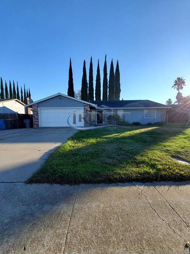 1100 Canterbury Dr photo 1
