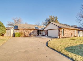 909 Briar Ridge Rd, Enid, OK 73703