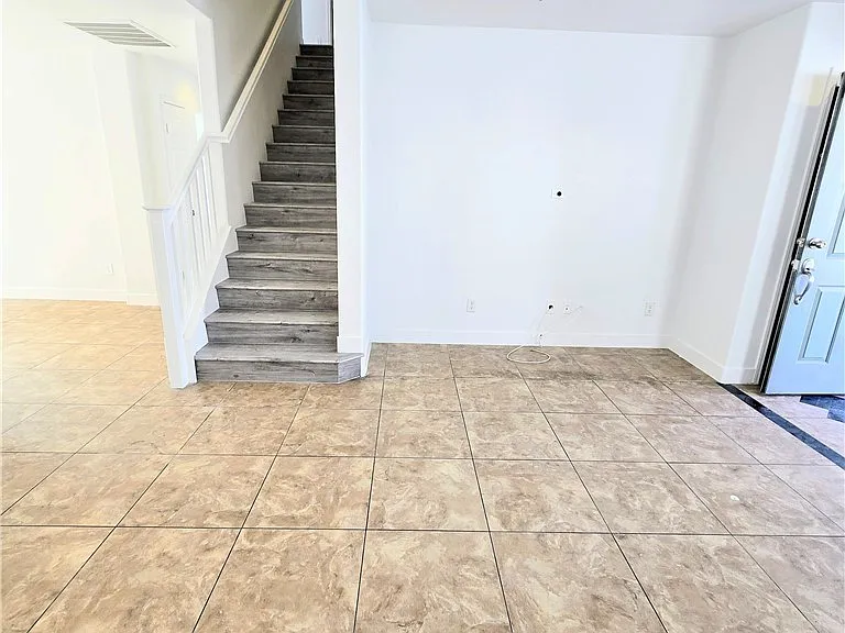 7858 Warwickshire Way — Photo 27