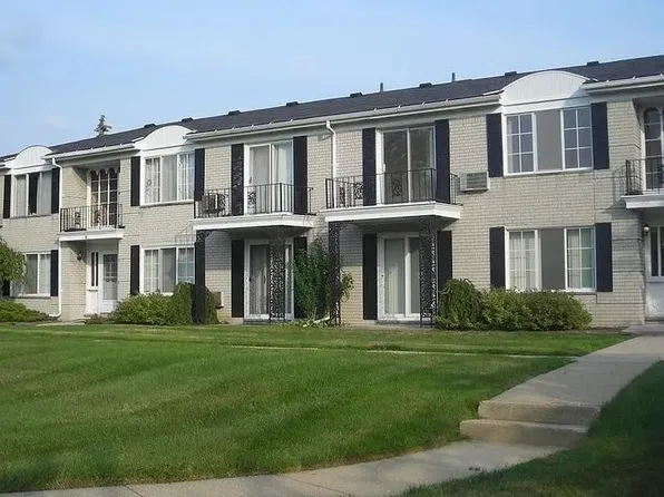 100 W Hickory Grove Rd APT D4, Bloomfield Hills, MI 48304