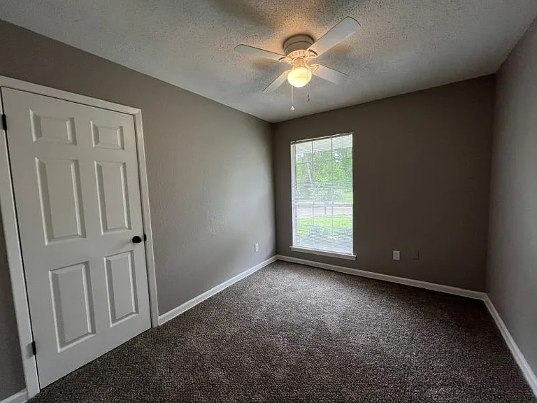 5024 Belfast Dr — Photo 4