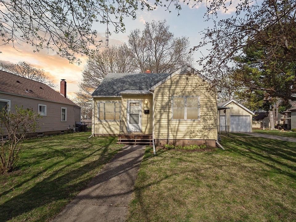 1st image of 909 Caroline St