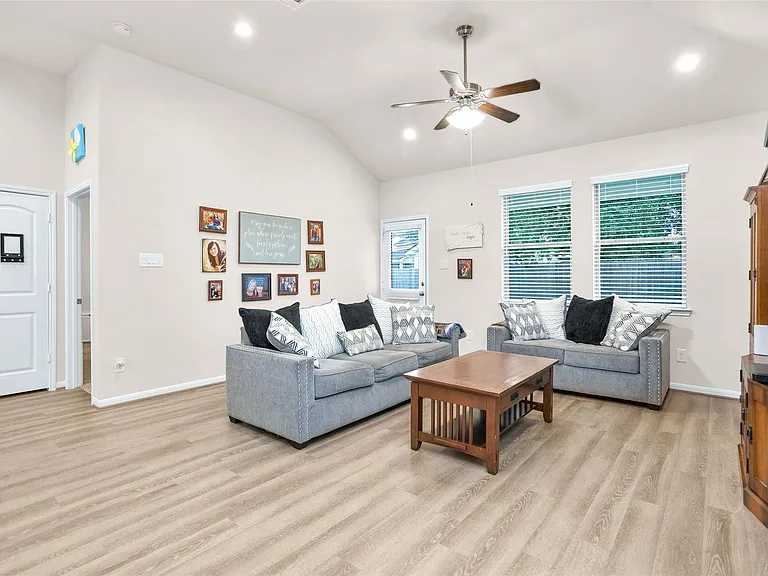 18806 Legend Oaks Dr — Photo 13