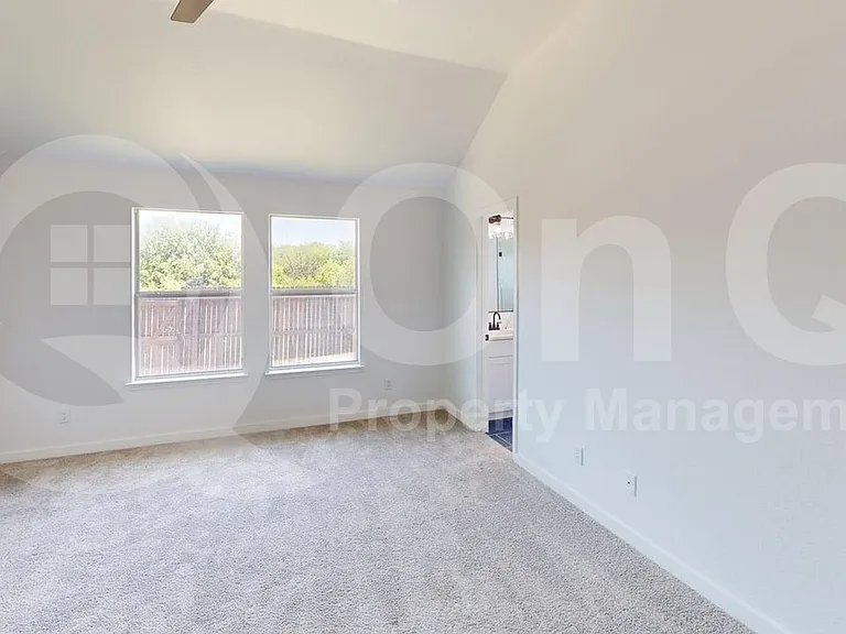 1028 Aviary — Photo 14