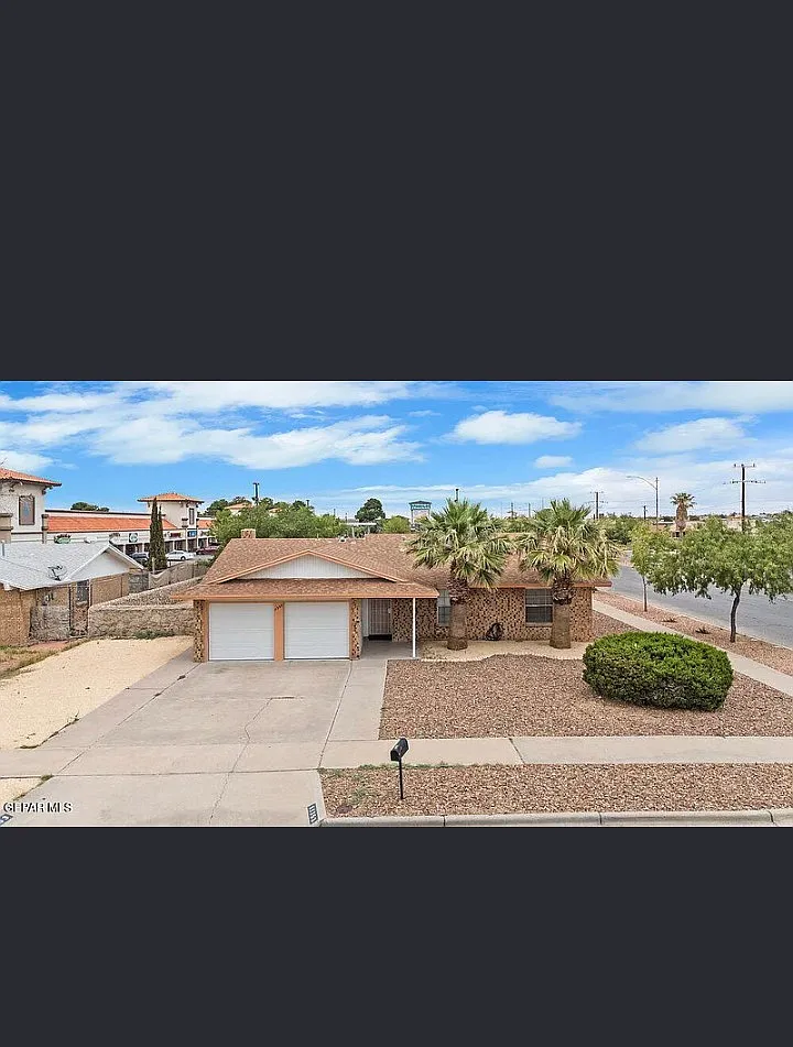 4 bed, 1907 sqft, $1,950 — Photo 1
