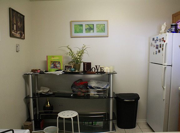 5th image of 1025 N Sterling Ave Unit 211
