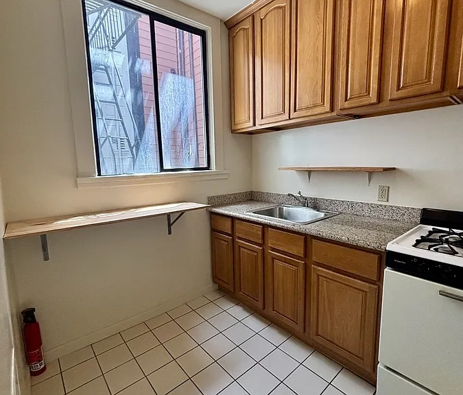 1385 Pine St — Photo 5