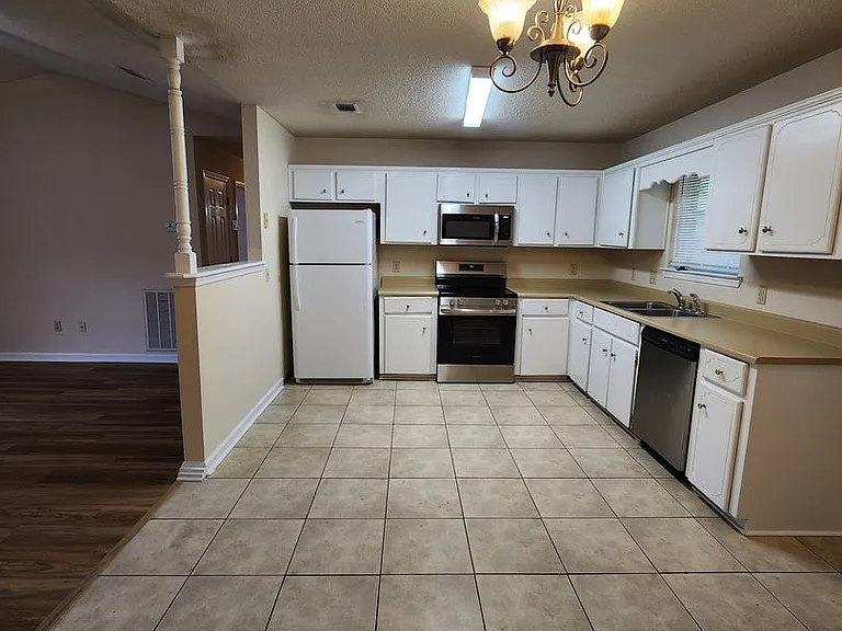 906 Rice Ct — Photo 8