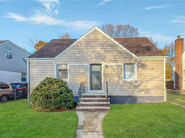 15 Circle Drive, Hempstead, NY 11550