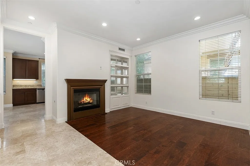 3 bed, 2.5 bath, 1930 sqft, $5,200 — Photo 4