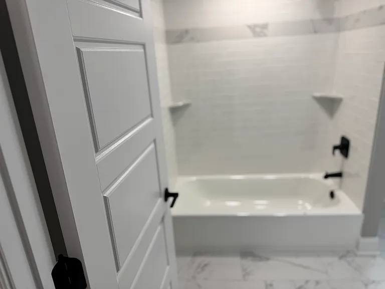 2nd Floor Rear Bathroom Picture #2