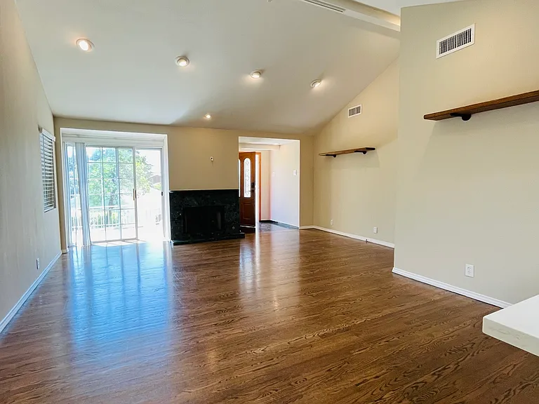 729 Orange Dr — Photo 6