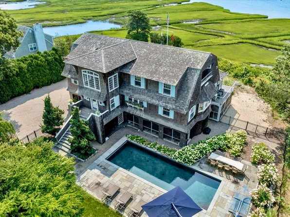 165 Wings Neck Road, Pocasset, MA 02559