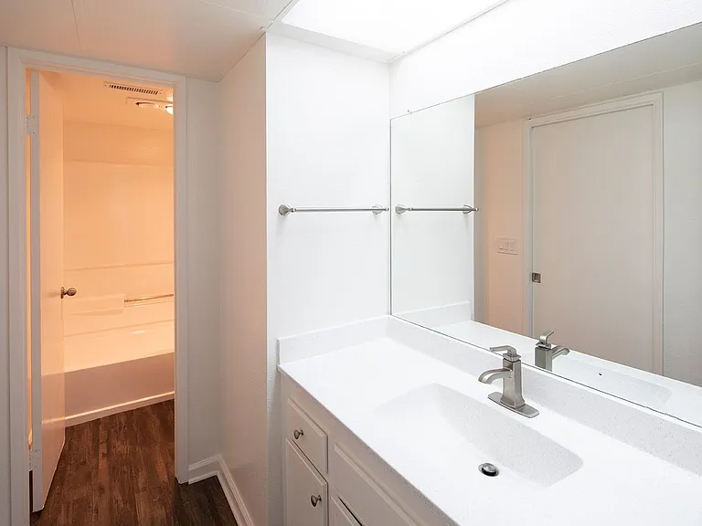 Bonita Heights Apartments — Photo 21