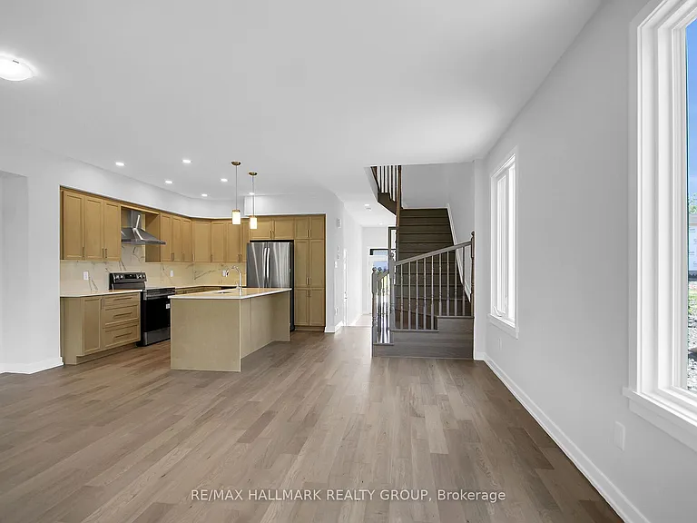 749 Newstead Cres — Photo 22