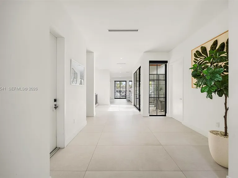 885 NE 76th St — Photo 4