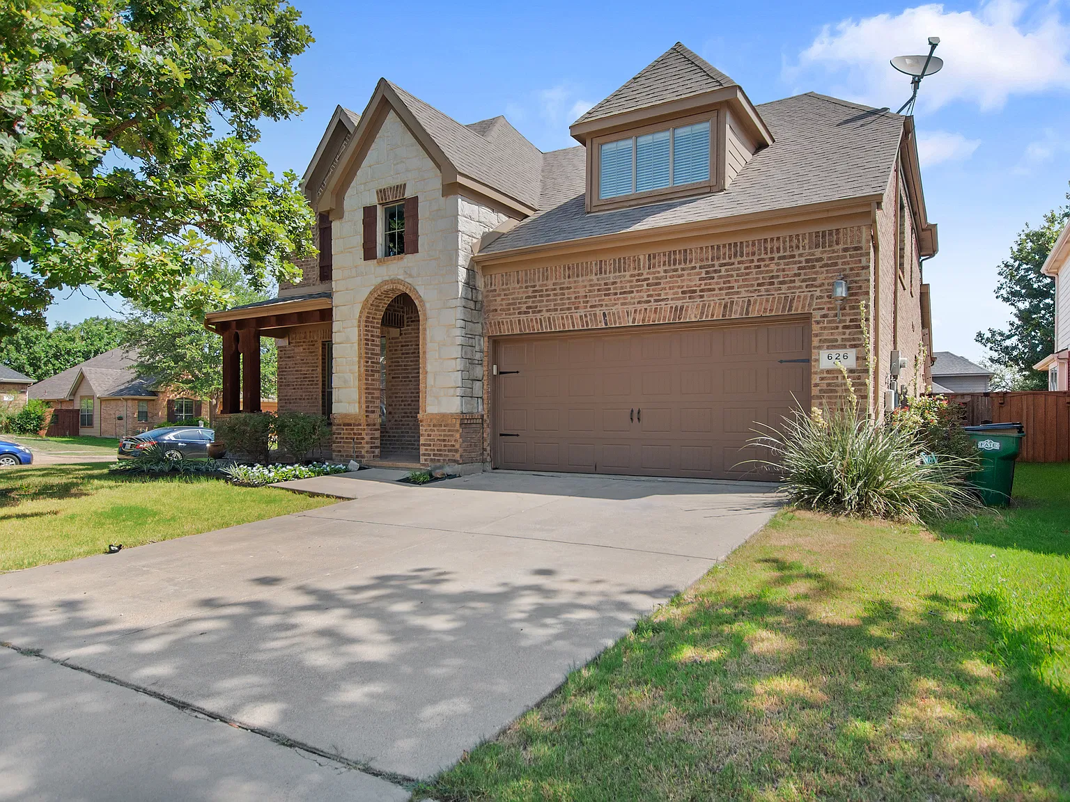 4 bed, 2595 sqft, $2,600 — Photo 2