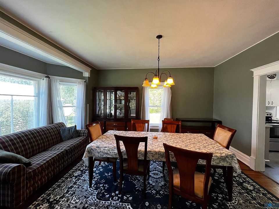 304 E 1st St, Plankinton, SD 57368 Zillow