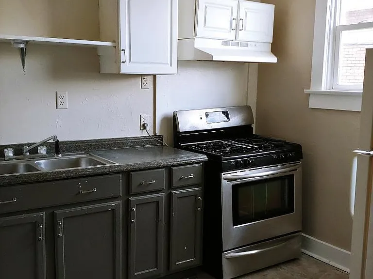 1118 Monroe St #2 — Photo 3