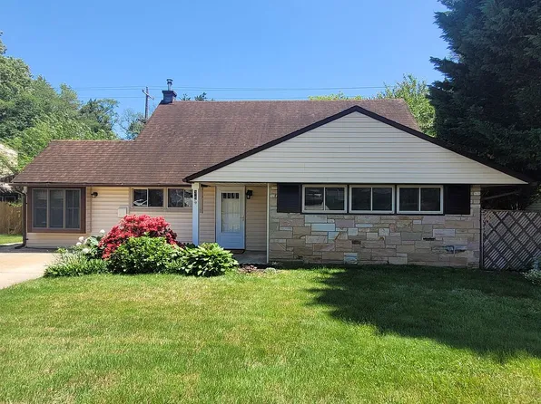 36 Hamlet Rd, Levittown, PA 19056
