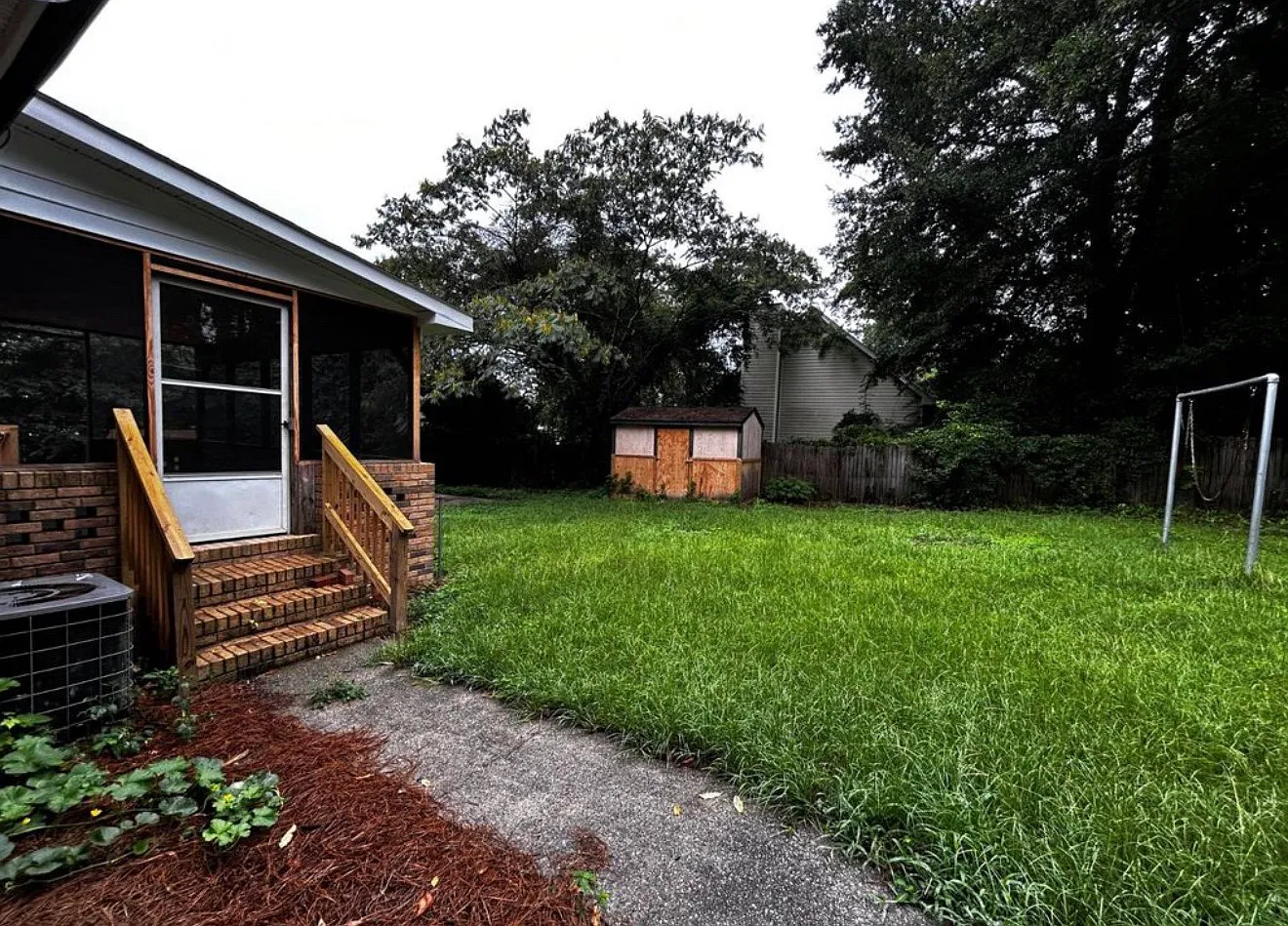 5 bed, 2105 sqft, $2,950 — Photo 3