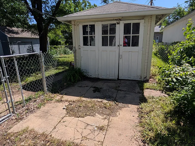 Garage/Shed