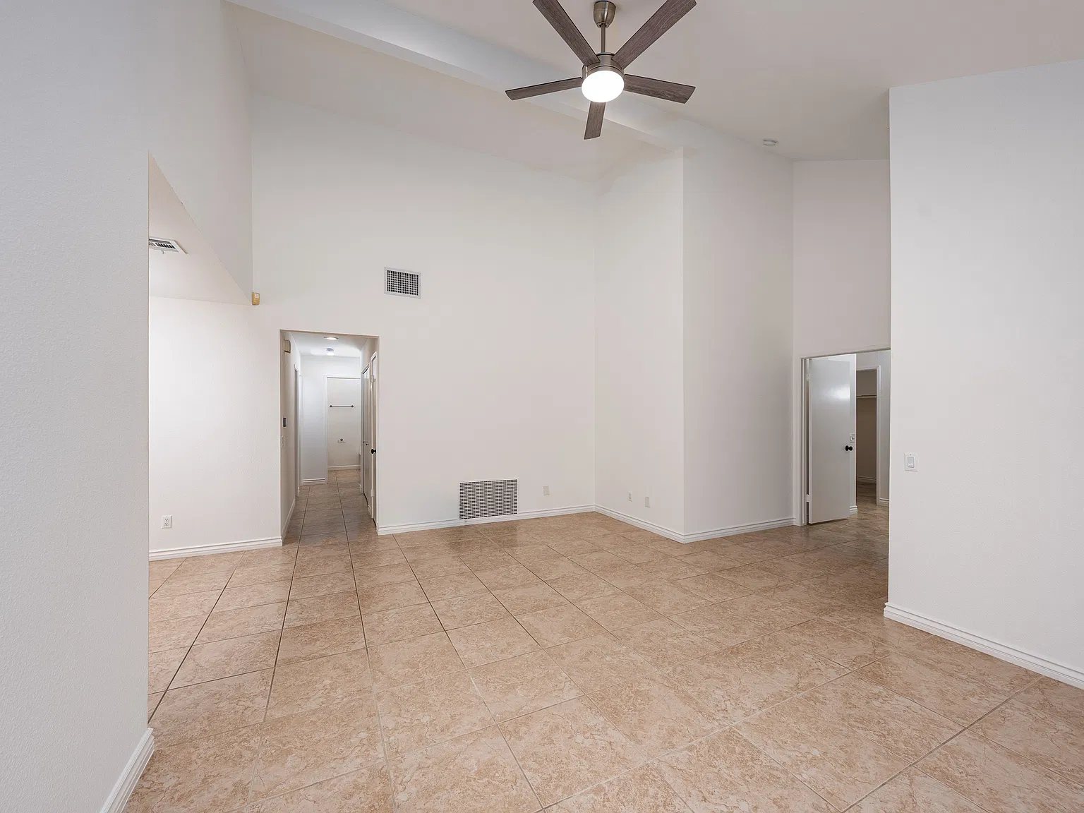 3 bed, 1382 sqft, $2,850 — Photo 3