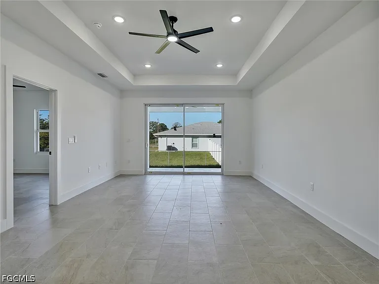 918 Eisenhower Blvd — Photo 4