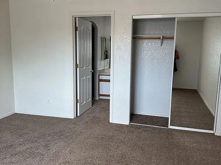2870 Winterhaven Ct — Photo 16
