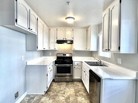 3rd image of 11449 Menlo Ave APT 2
