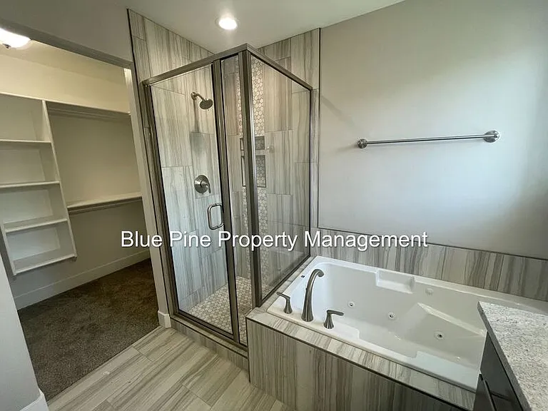 1924 Harrington Cir — Photo 17