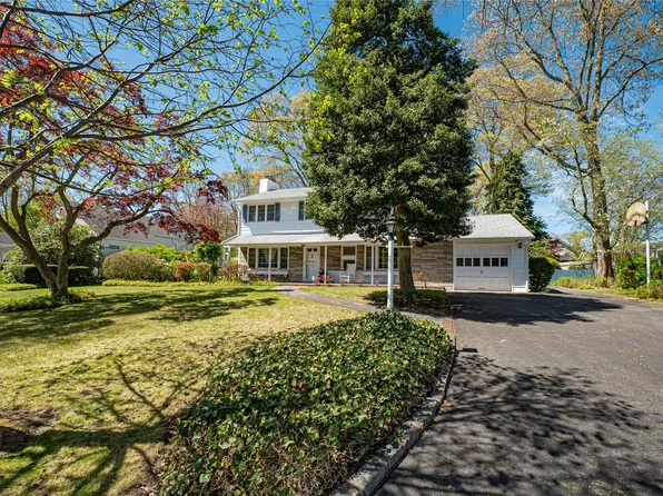 105 Ketewamoke Avenue, Babylon, NY 11702