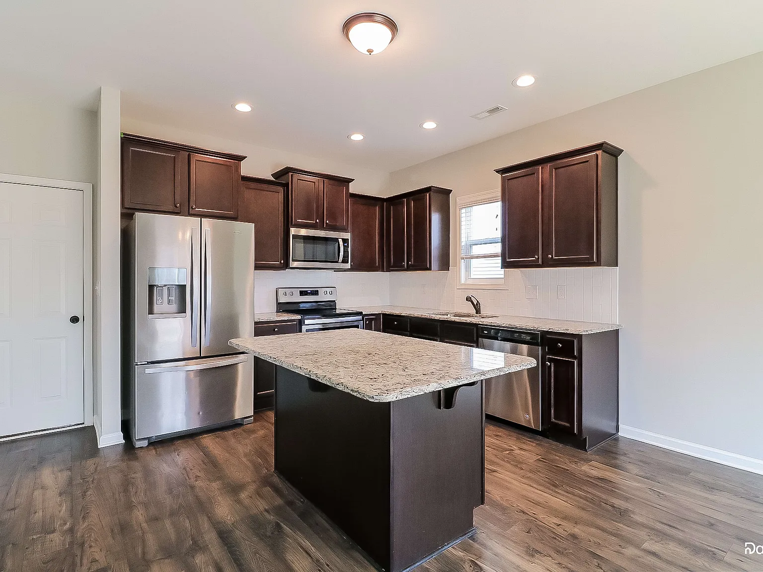 4 bed, 2.5 bath, 1821 sqft, $2,275 — Photo 3