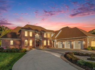 8294 Warwick Groves Ct, Grand Blanc, MI 48439