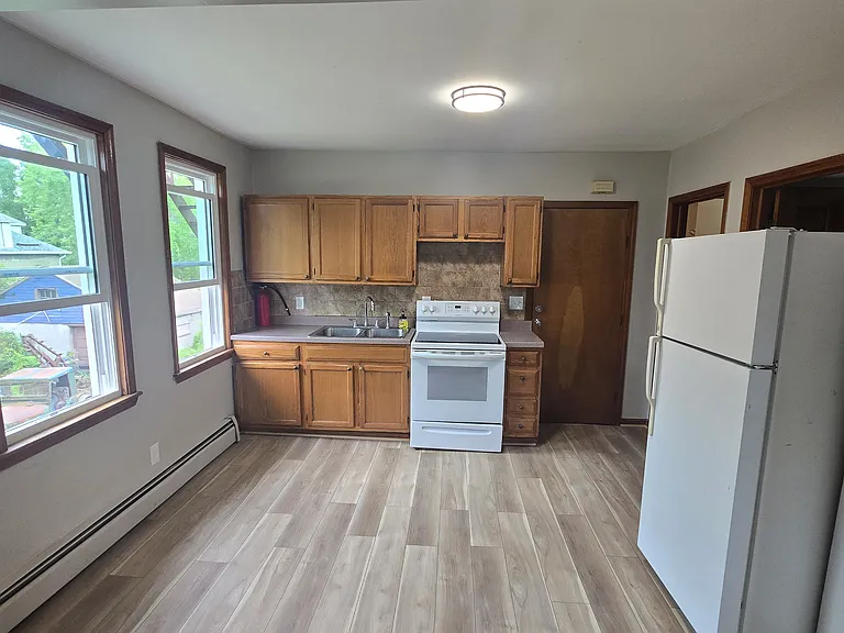 1953 Falls St #3 — Photo 3