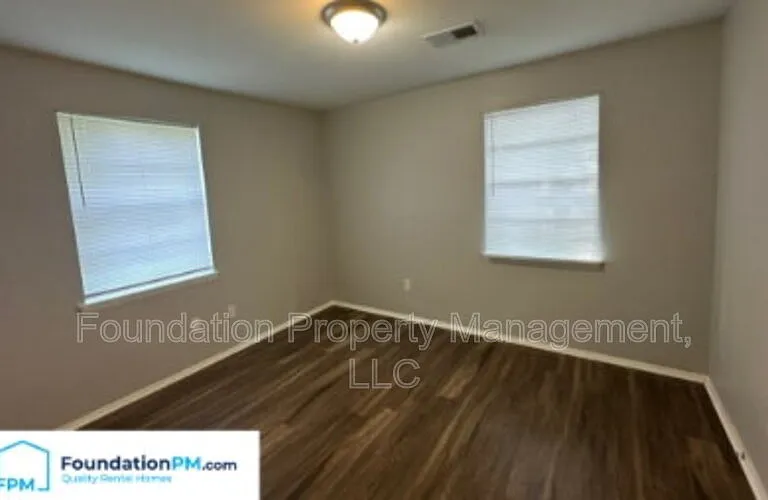 1056 Hudson St — Photo 9