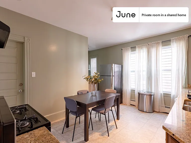 15 Romsey St #B — Photo 8