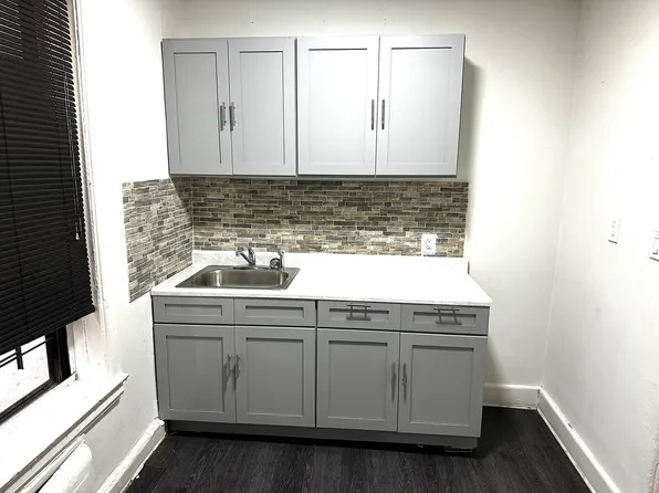 952 Saint Mark's Avenue image 7 of 10