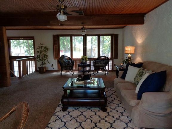 4th image of 58 E Rolling Hills Dr