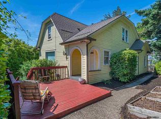 1704 SW Moss St, Portland, OR 97219