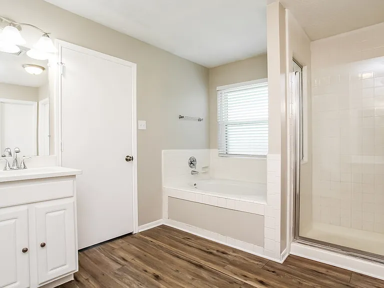 302 Dunford Ct — Photo 14